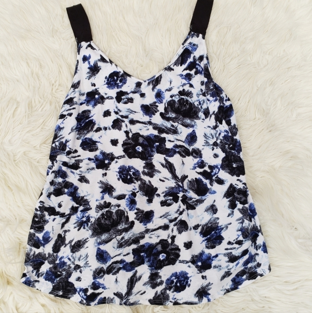 💫3/$30💫Dynamite Floral Top